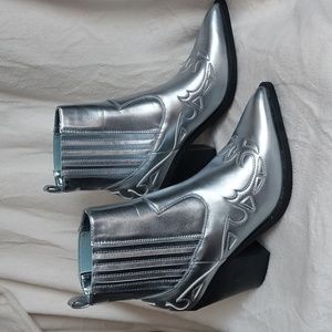Silver bootie